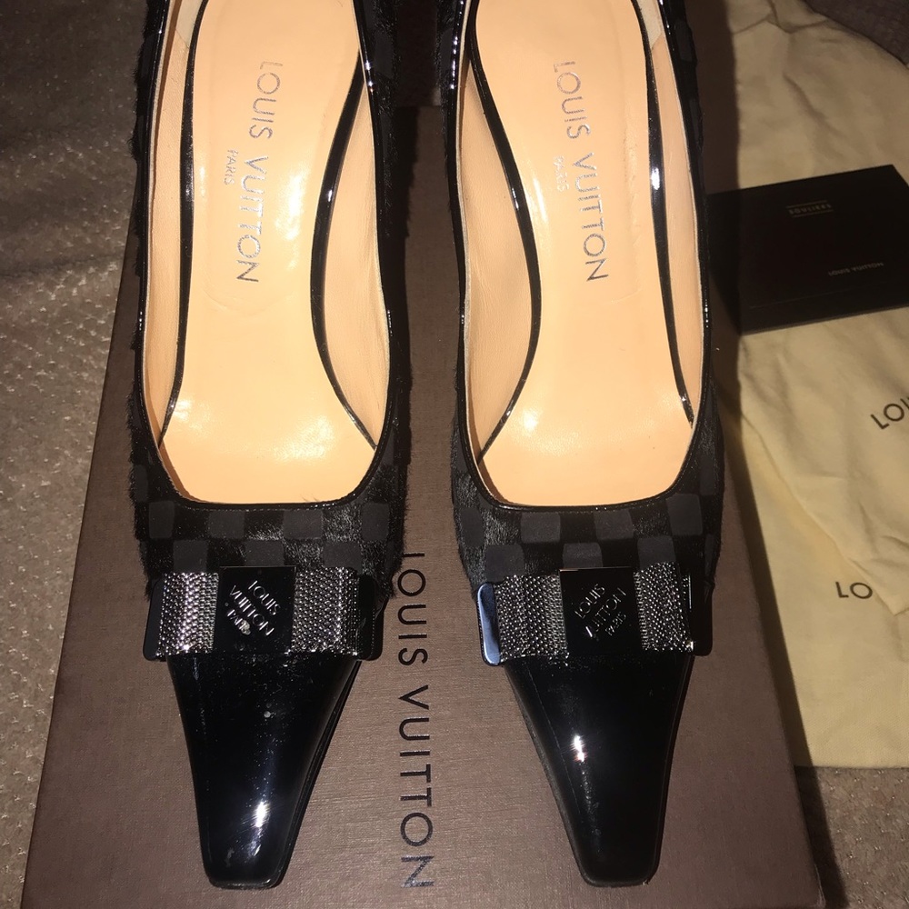 Authentic LV Domier patent, calf leather pump. - Picture 3 of 6